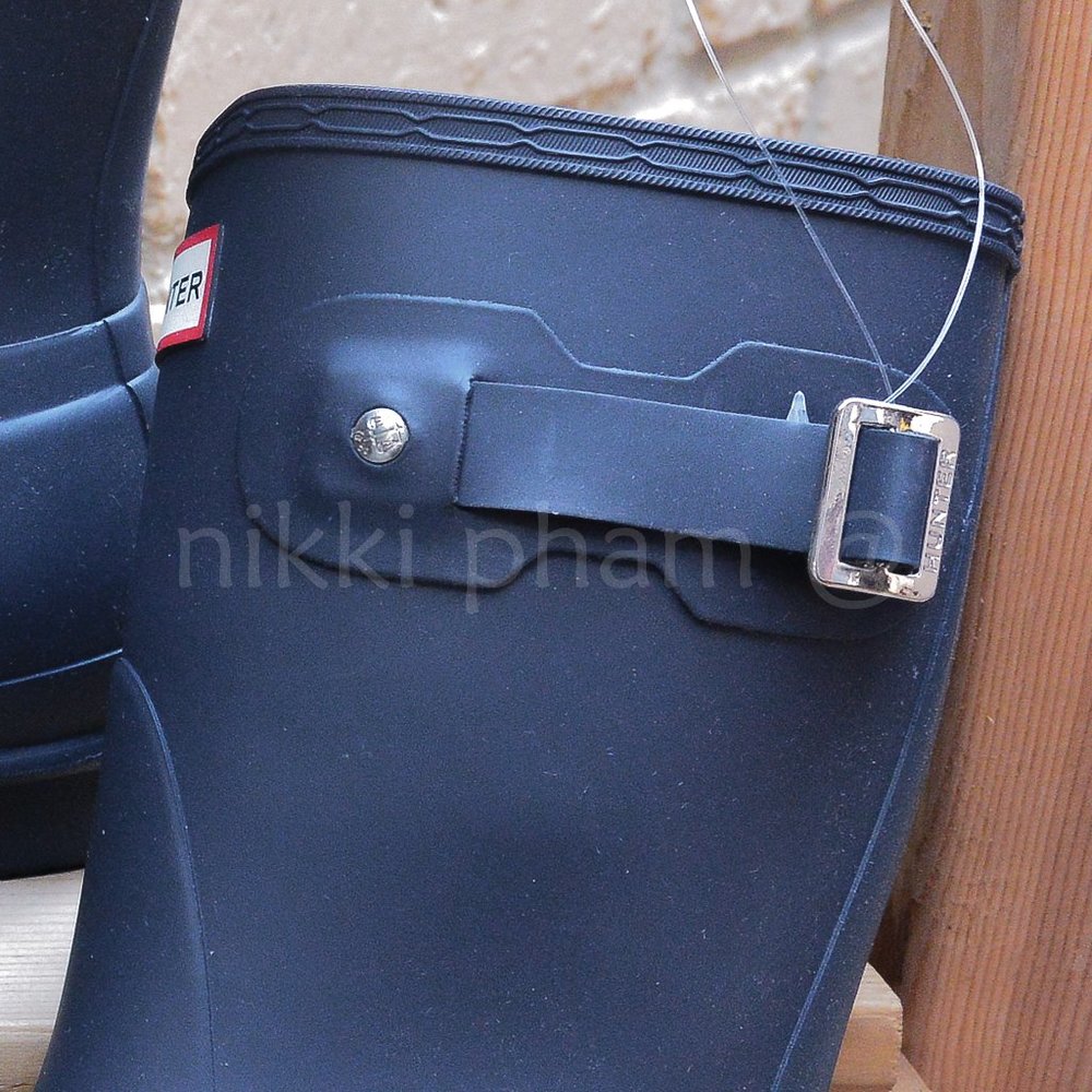 Hunter Women's Original Short Rain Boots in NAVY color . - Picture 2 of 10